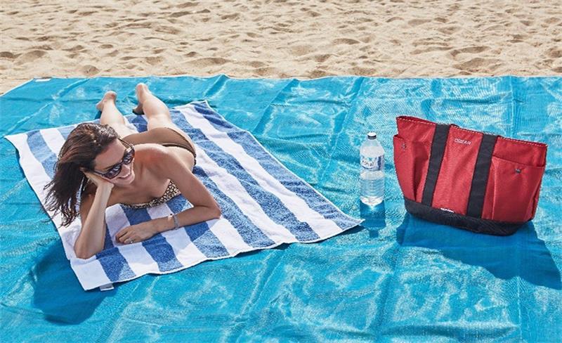 Sand-Resistant Beach Mat